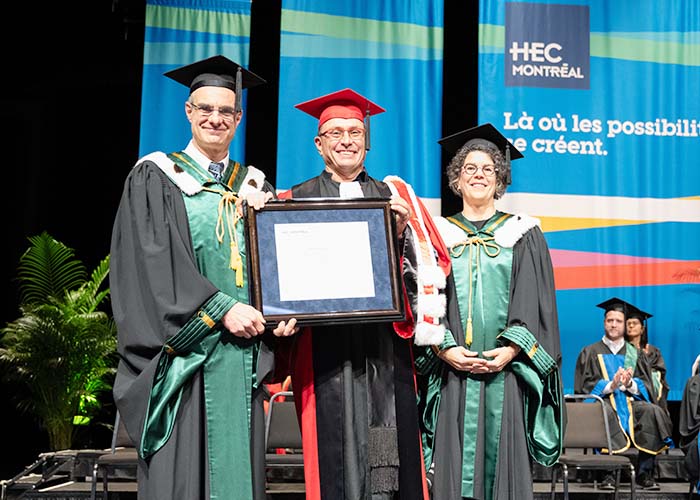 Photo de Michel Vézina entouré de Federico Pasin et Johanne Turbide